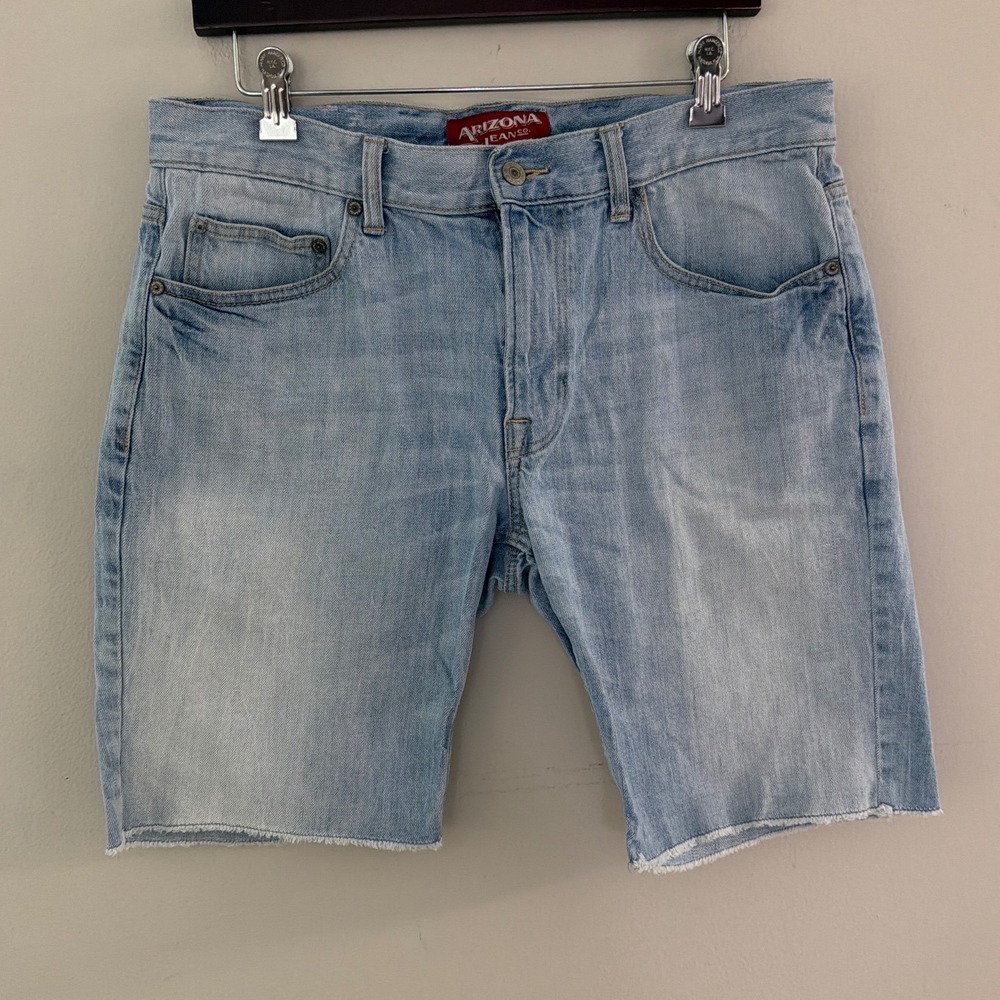 Arizona Jean Co Men Sz 34 Flex Short Light Wash Denim Cut Off Hem Blue